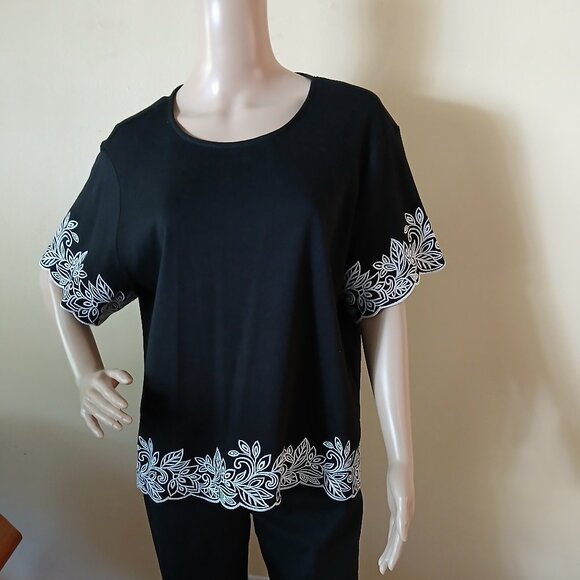 Alfred Dunner Petite Black & White Trim Top - Picture 4 of 8